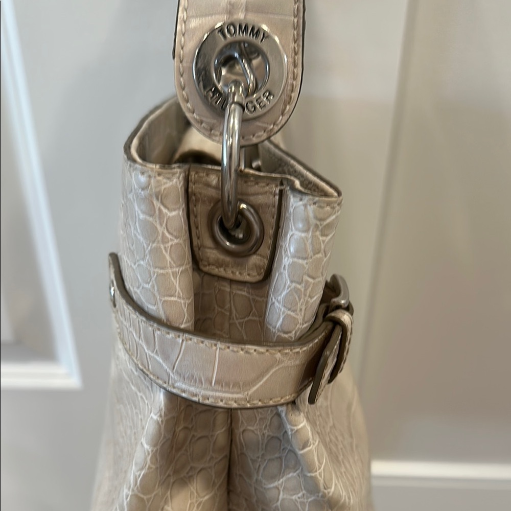 3/$15 Tommy Hilfiger PURSE Cream Embossed Shoulder Bag Purse Silver Hardware - Picture 5 of 12